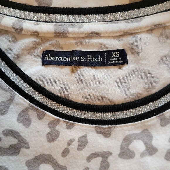 Abercrombie & Fitch Animal Print Short-sleeved Top - Picture 4 of 10